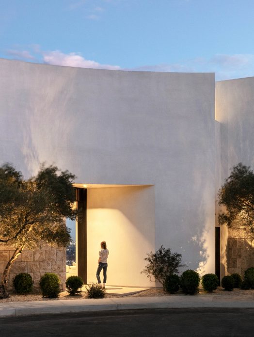 Bellgave Modern Organic Jewel Box-Like Contemporary Home - Los Angeles, CA, USA - 3
