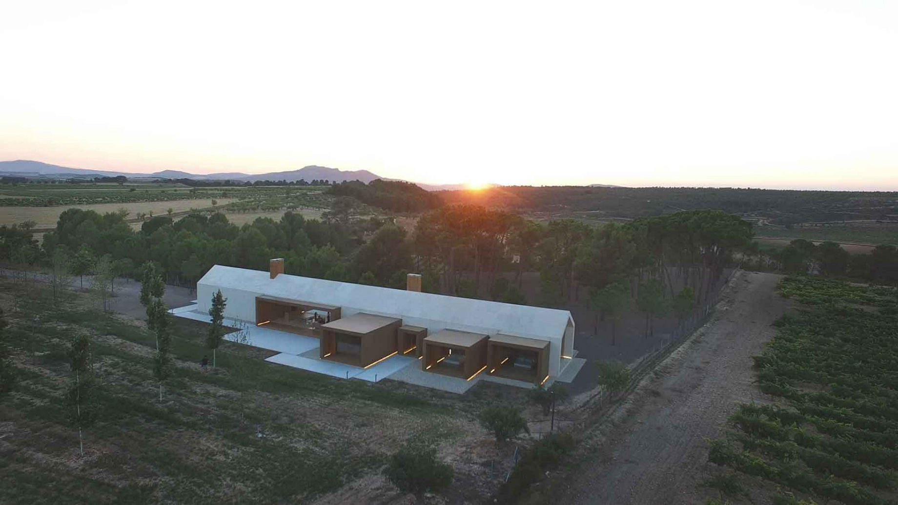 Modern Luxury Retreat Cottage in the Vineyard – Fontanars dels Alforins, Spain – 38