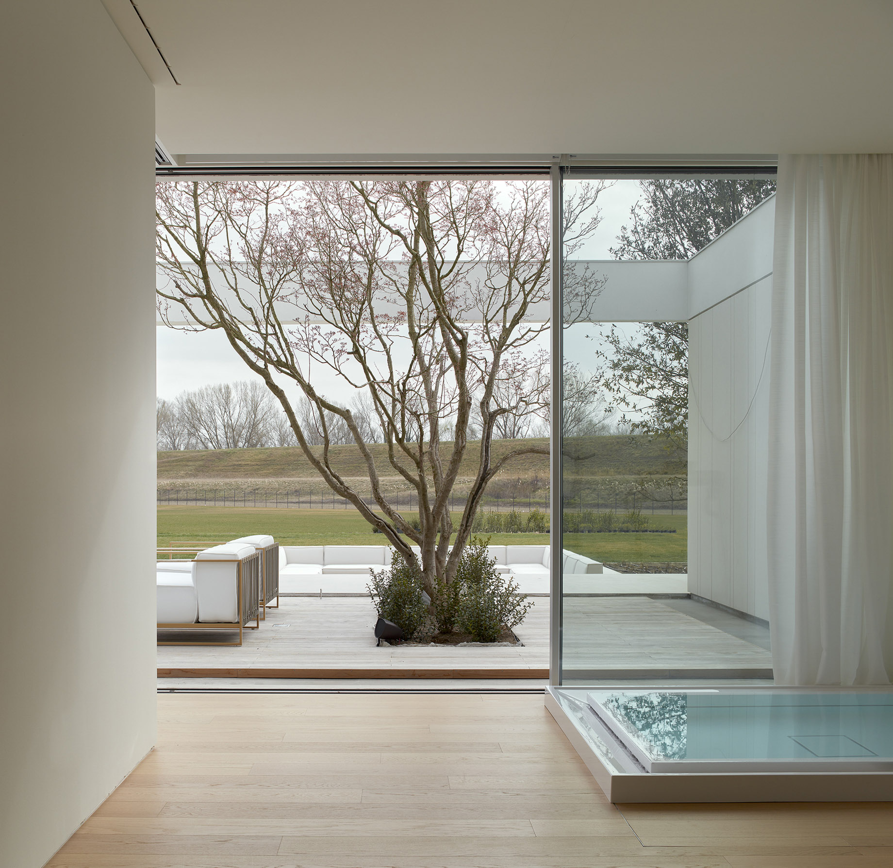 Villa Orizzonte Modern Contemporary Residence – Ferrara, Italy – 13