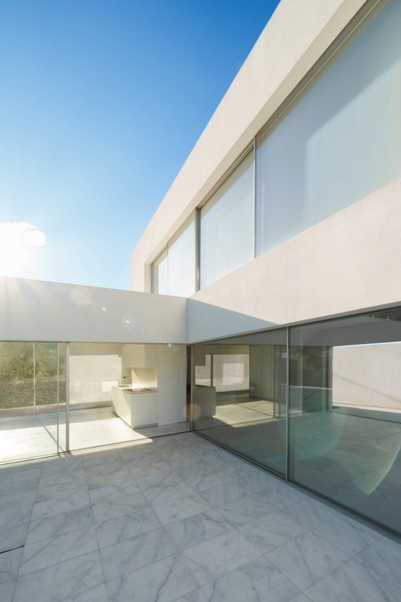 Casa Alamo Minamalist Modern House - Madrid, Spain - 14