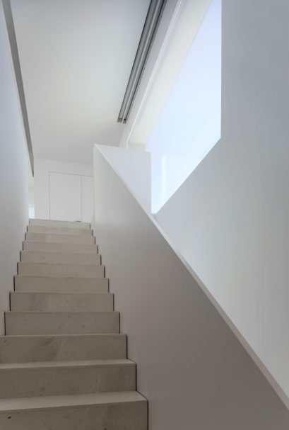 House of Sand Monochromatic Minimalism Casa - Valencia, Spain - 14