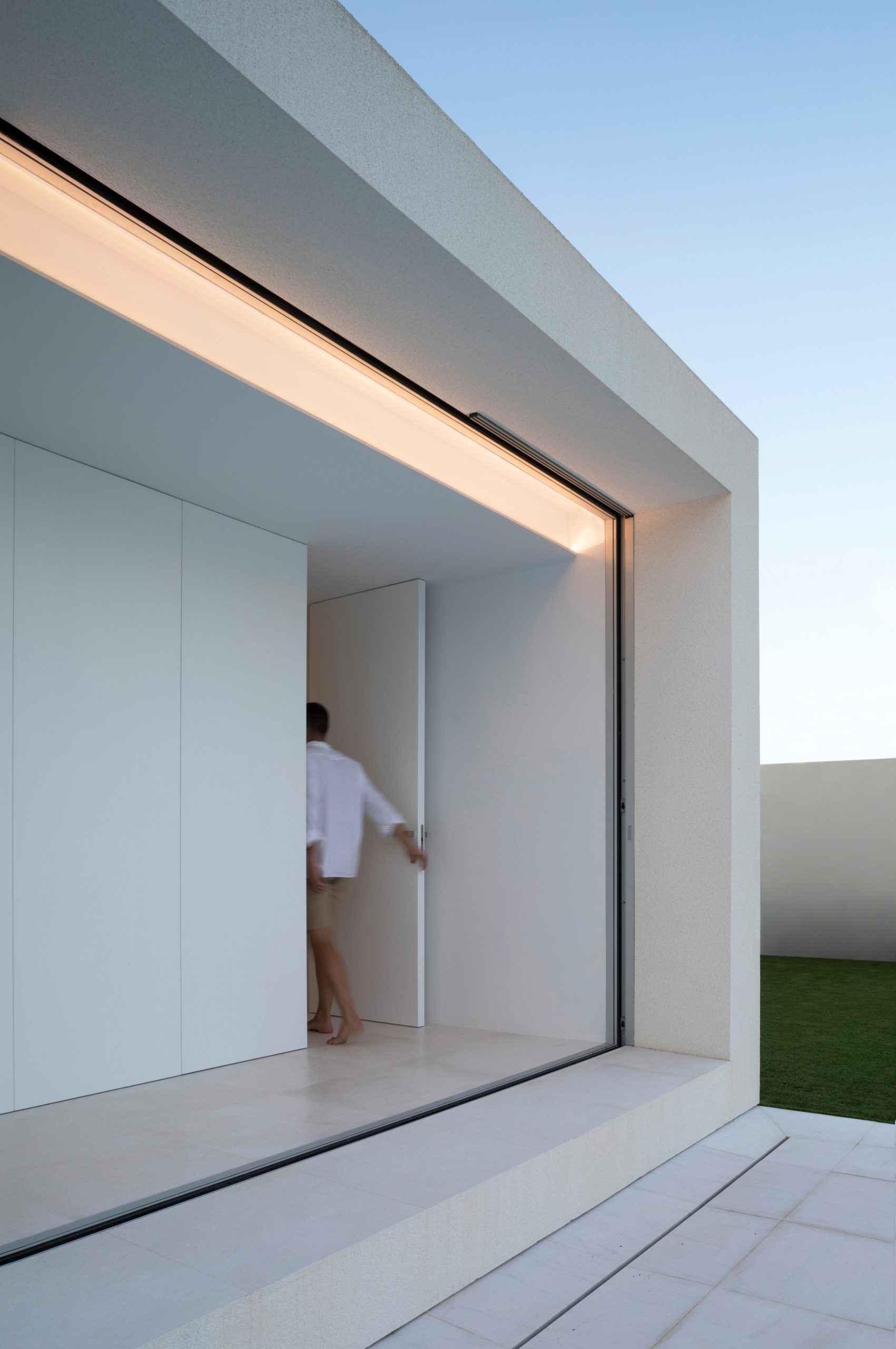 House of Sand Monochromatic Minimalism Casa – Valencia, Spain – 32