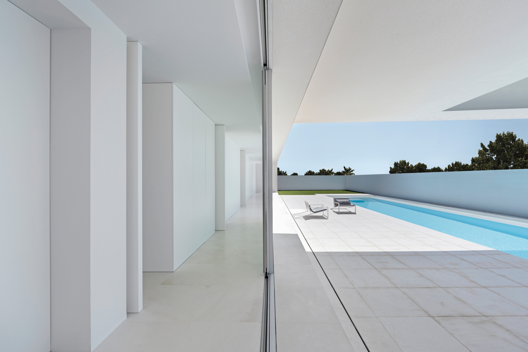 House of Sand Monochromatic Minimalism Casa – Valencia, Spain – 8