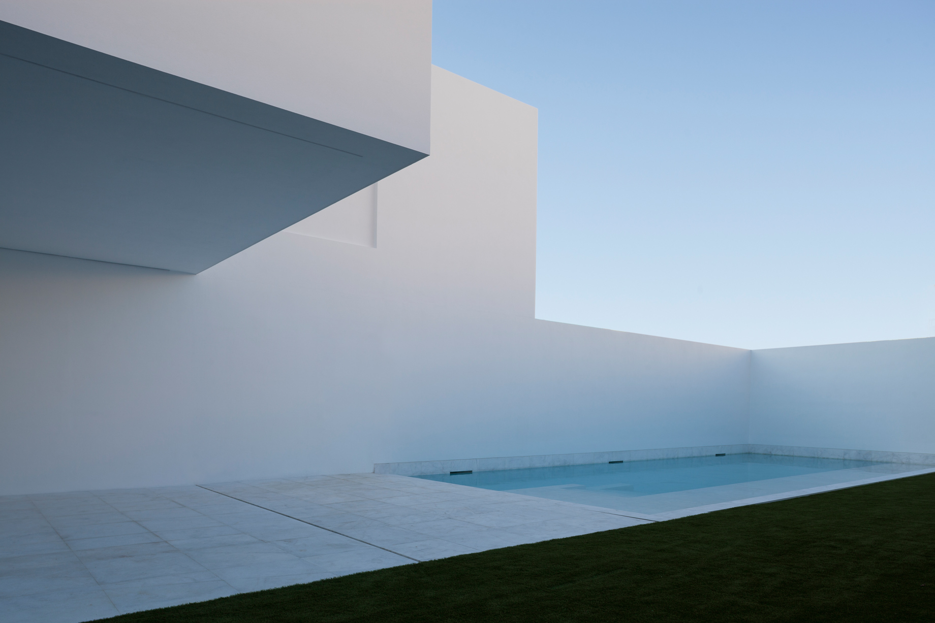 Pati Blau House Modern Farmhouse Minimal Design Residence – Valencia, Spain – 13