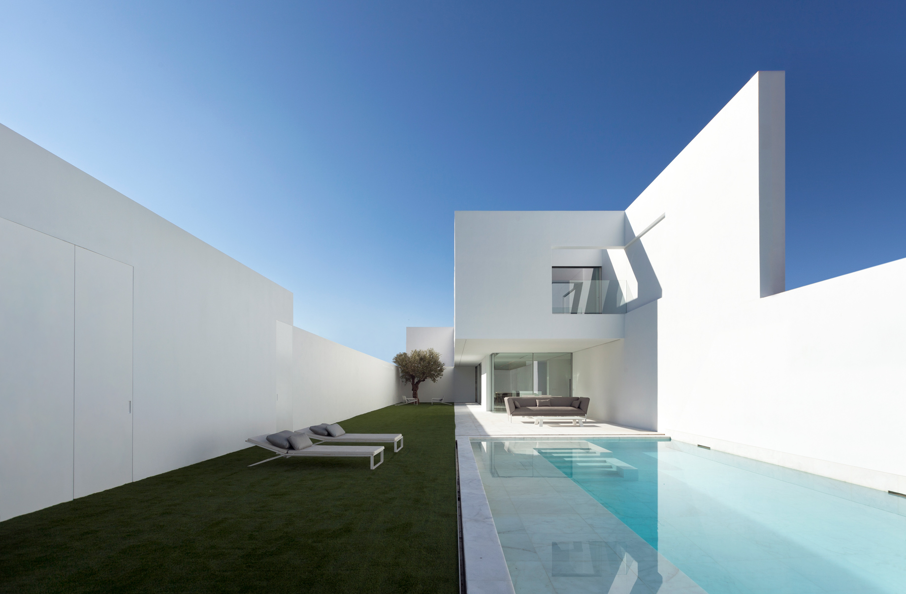 Pati Blau House Modern Farmhouse Minimal Design Residence – Valencia, Spain – 2