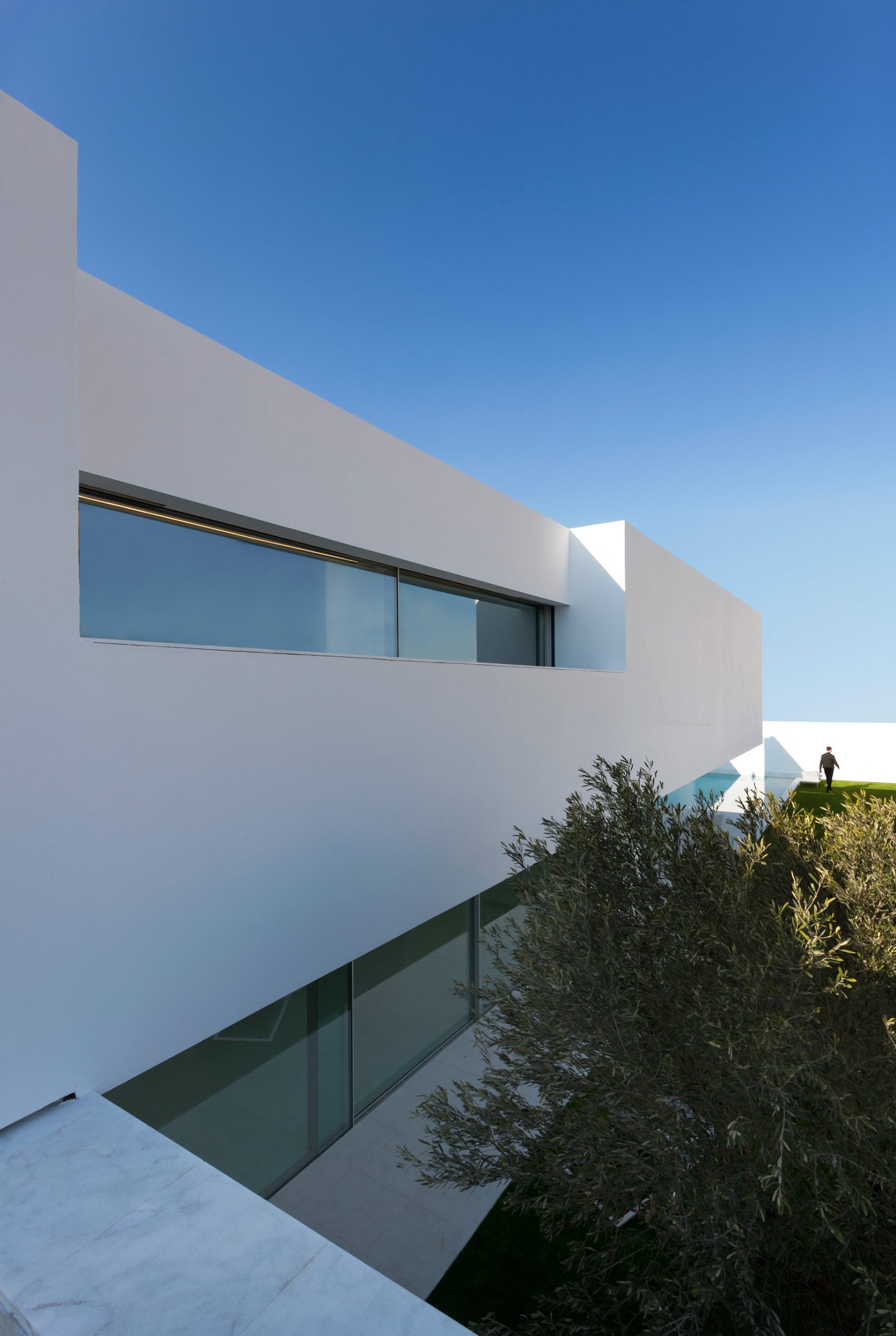 Pati Blau House Modern Farmhouse Minimal Design Residence – Valencia, Spain – 53