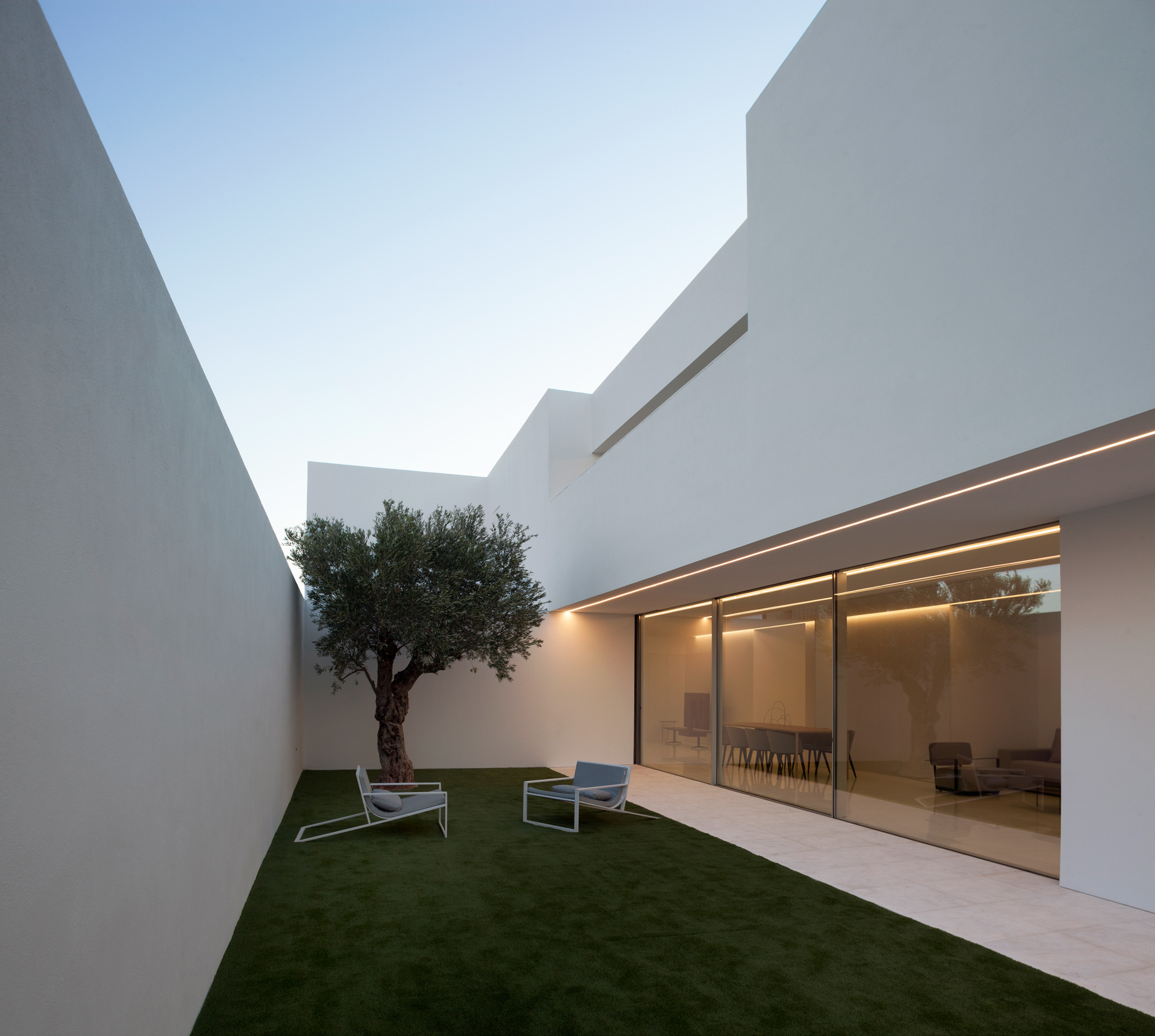 Pati Blau House Modern Farmhouse Minimal Design Residence – Valencia, Spain – 58