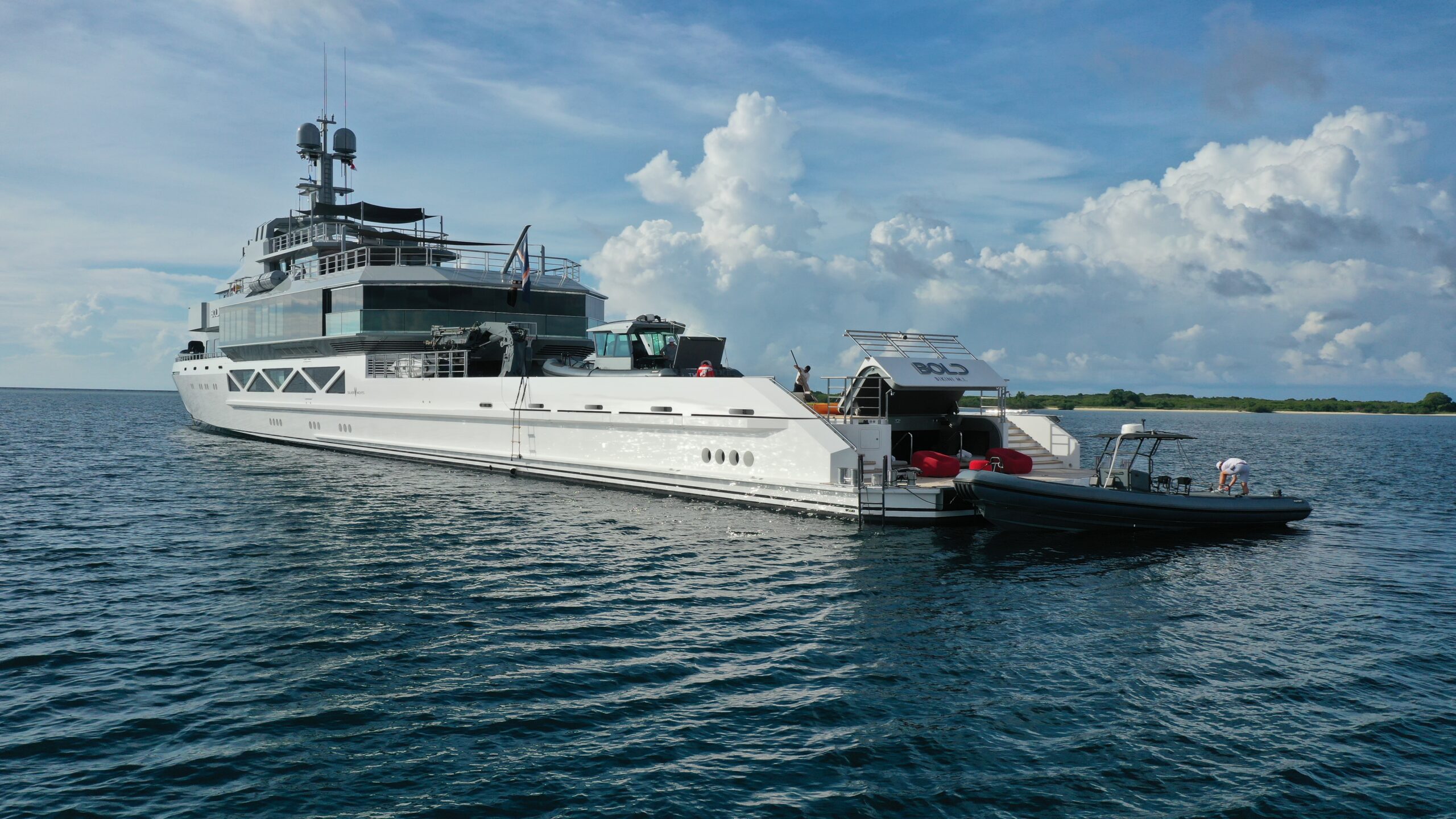 Superyacht BOLD – Toys