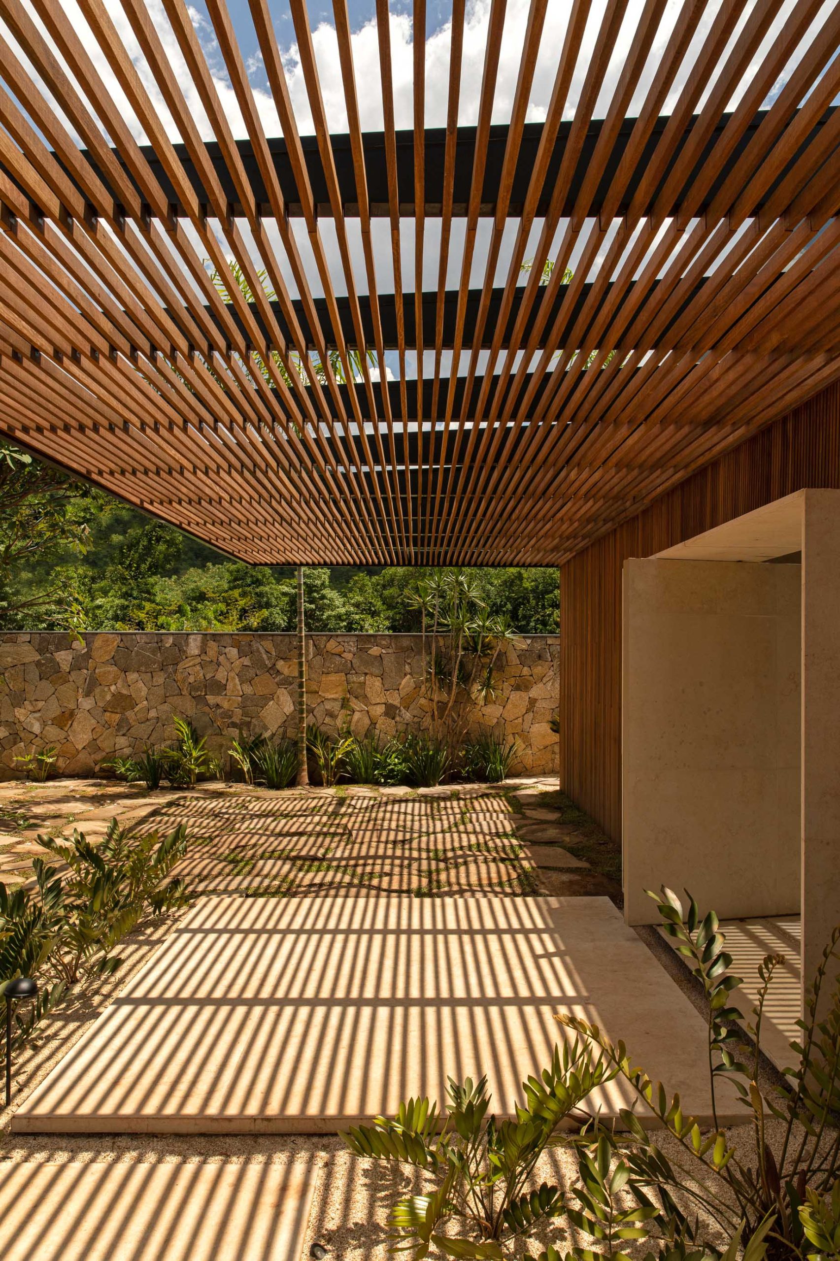 Casa Q04L63 House – Rifaina, Sao Paulo, Brazil – 11