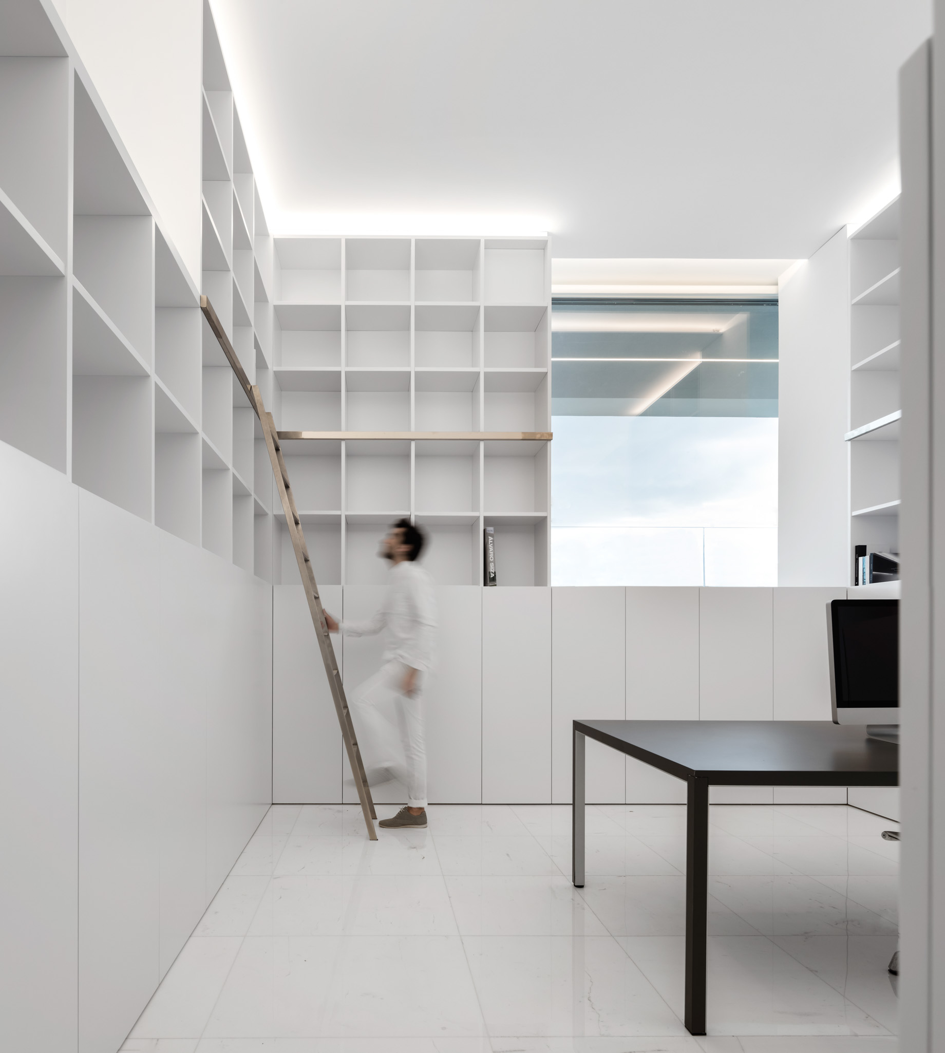 La Pinada House Between The Pine Forest – Paterna, Spain – 22