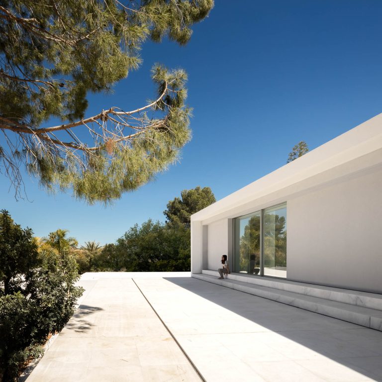 La Pinada House Between The Pine Forest – Paterna, Spain – 35