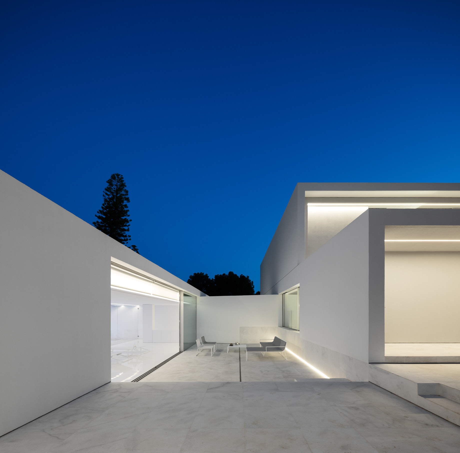 La Pinada House Between The Pine Forest – Paterna, Spain – 52