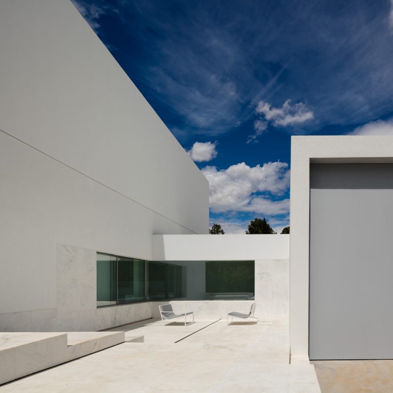 La Pinada House Between The Pine Forest – Paterna, Spain – 9