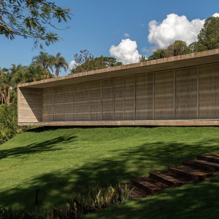 Lake House Modern Residence - Uberlandia, Minas Gerais, Brazil - 10