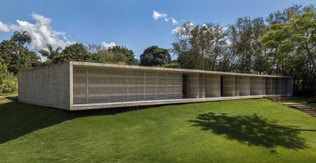 Lake House Modern Residence - Uberlandia, Minas Gerais, Brazil - 12
