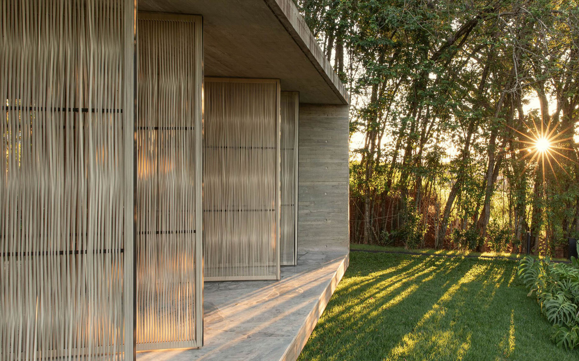 Lake House Modern Residence – Uberlandia, Minas Gerais, Brazil – 14