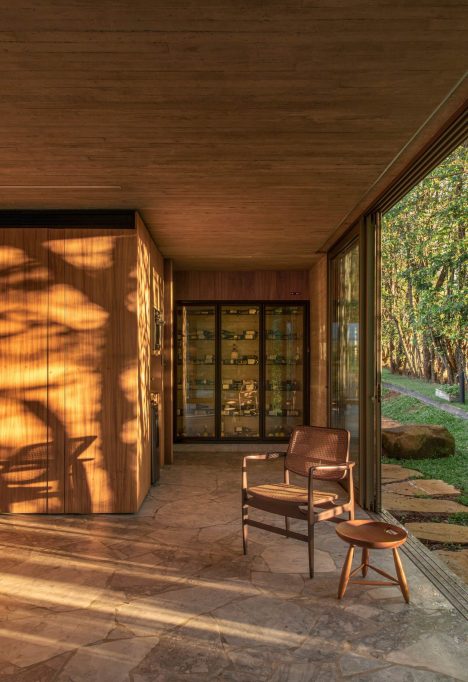 Lake House Modern Residence - Uberlandia, Minas Gerais, Brazil - 23