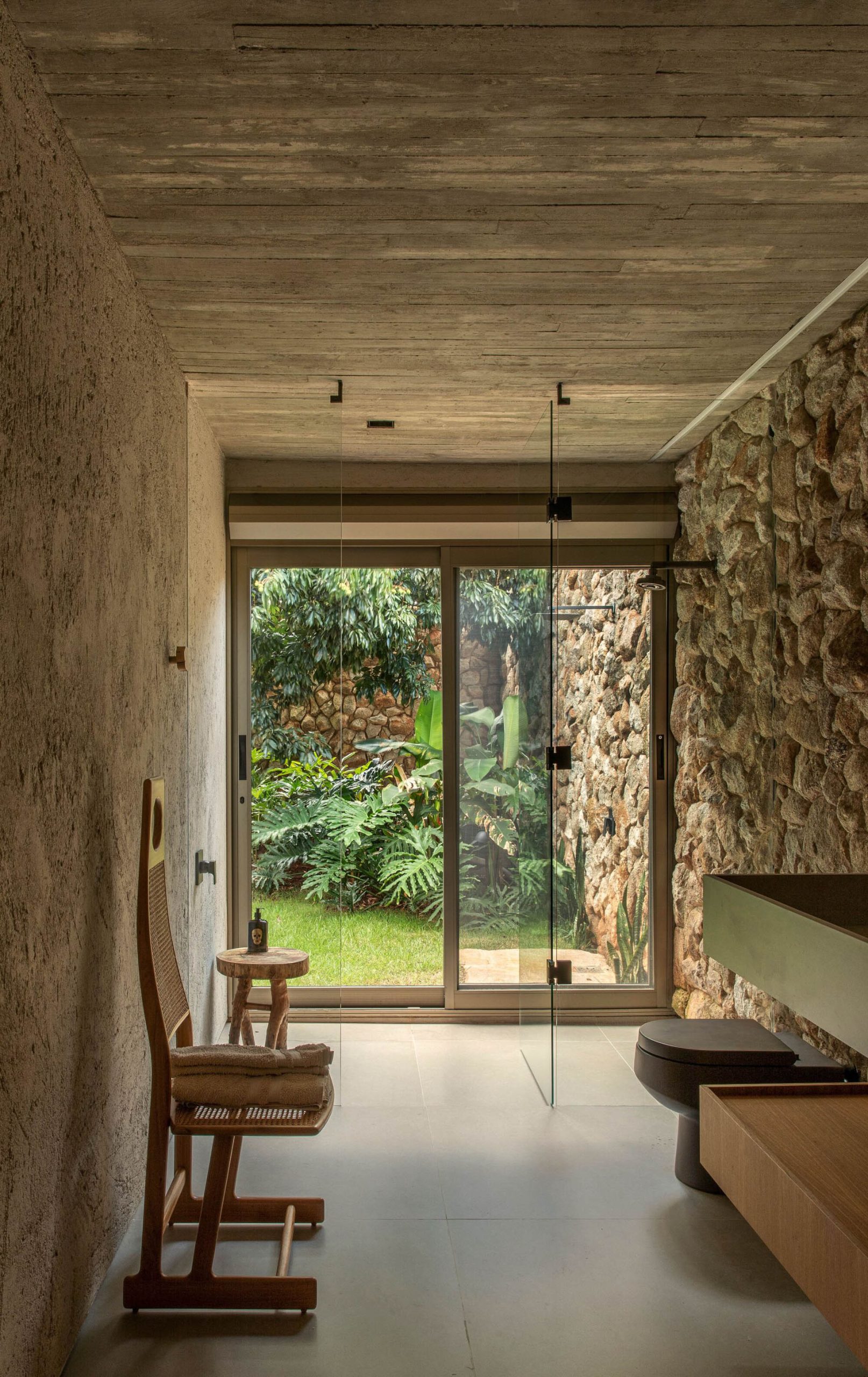 Lake House Modern Residence – Uberlandia, Minas Gerais, Brazil – 25