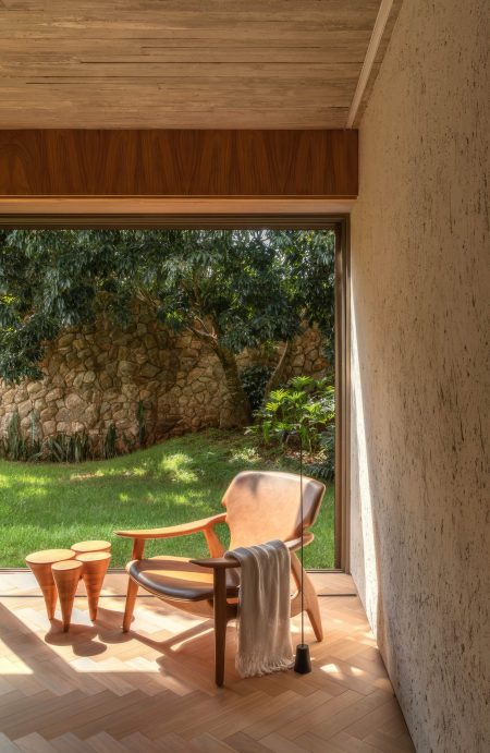 Lake House Modern Residence - Uberlandia, Minas Gerais, Brazil - 40