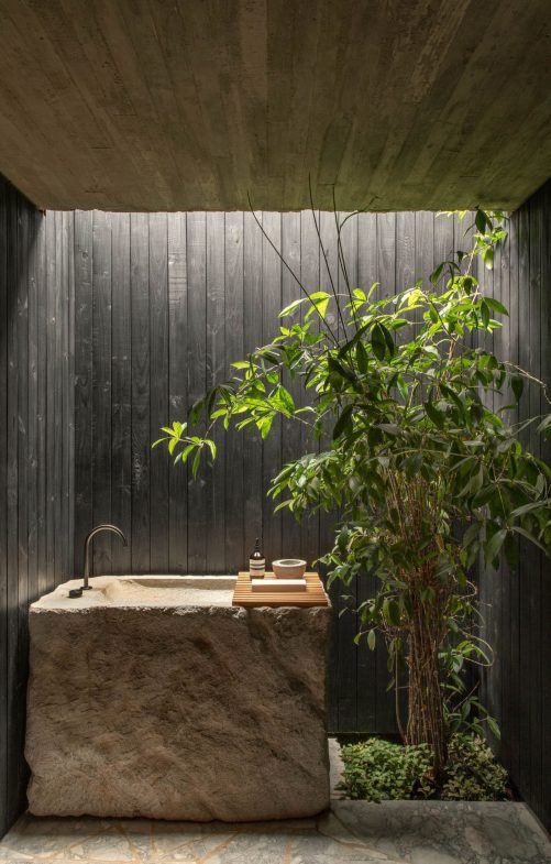 Lake House Modern Residence - Uberlandia, Minas Gerais, Brazil - 42