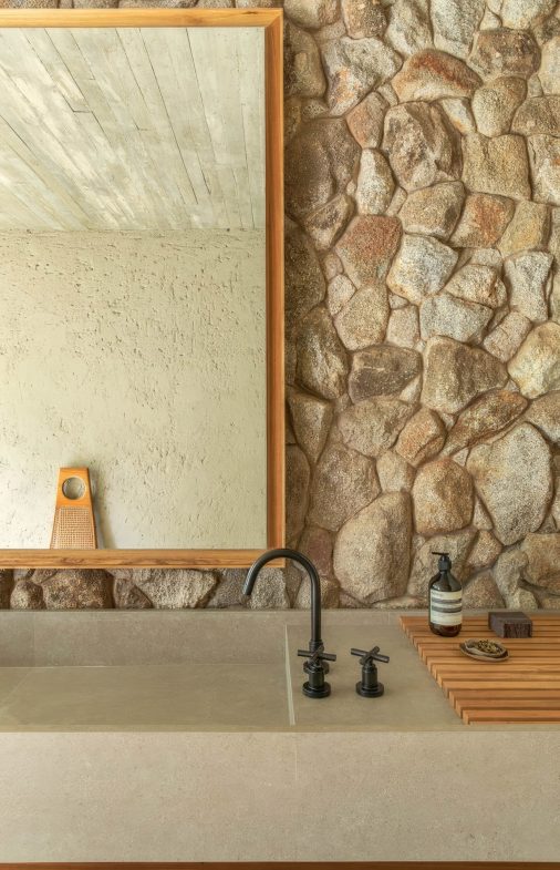 Lake House Modern Residence - Uberlandia, Minas Gerais, Brazil - 43