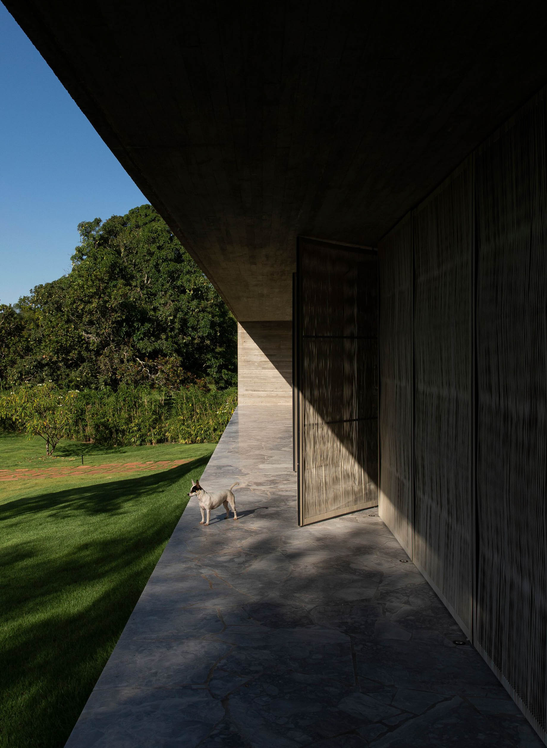 Lake House Modern Residence – Uberlandia, Minas Gerais, Brazil – 46