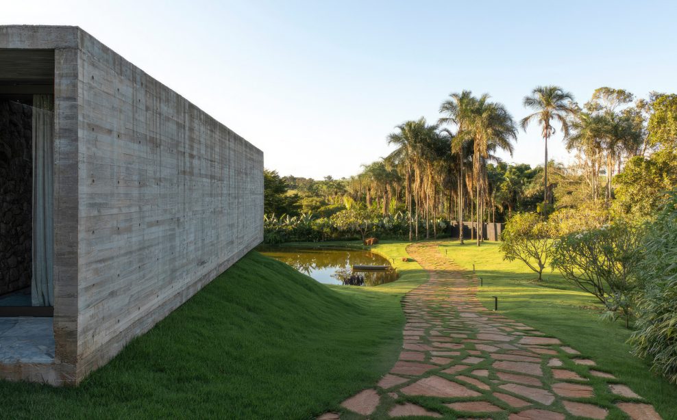 Lake House Modern Residence - Uberlandia, Minas Gerais, Brazil - 48