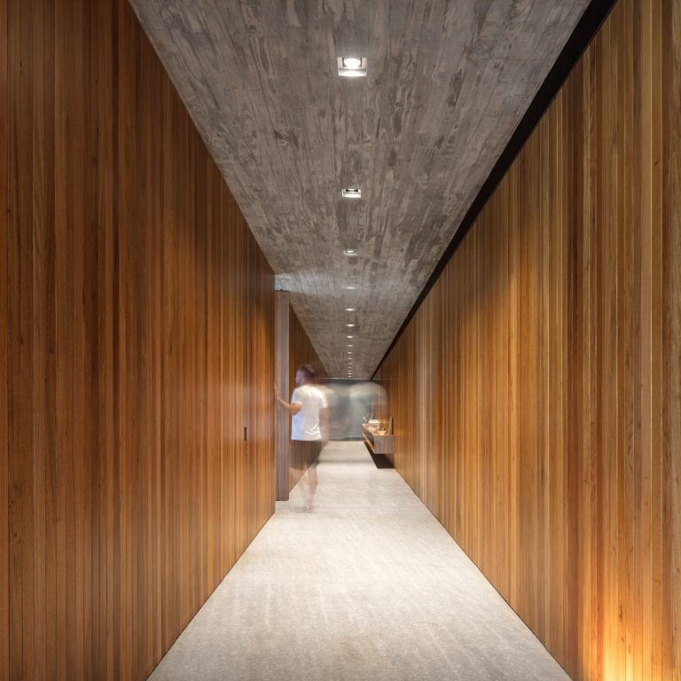 Planar Horizontal Grass Roof House – Porto Feliz, São Paulo, Brazil – 21