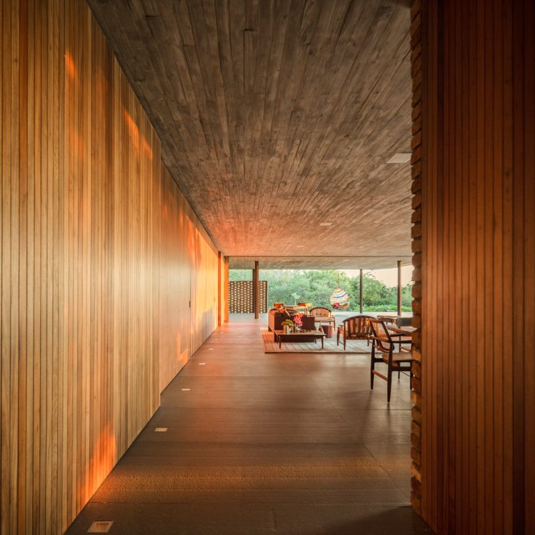 Planar Horizontal Grass Roof House – Porto Feliz, São Paulo, Brazil – 22