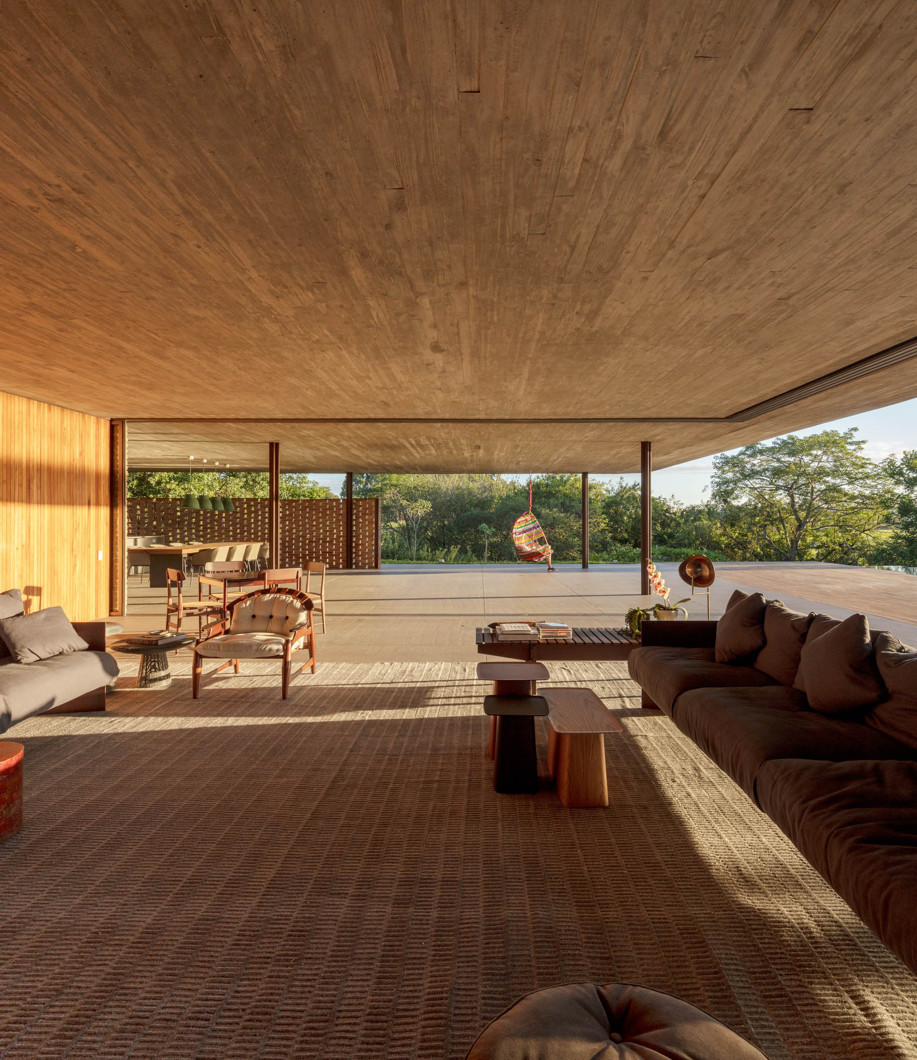 Planar Horizontal Grass Roof House – Porto Feliz, São Paulo, Brazil – 24