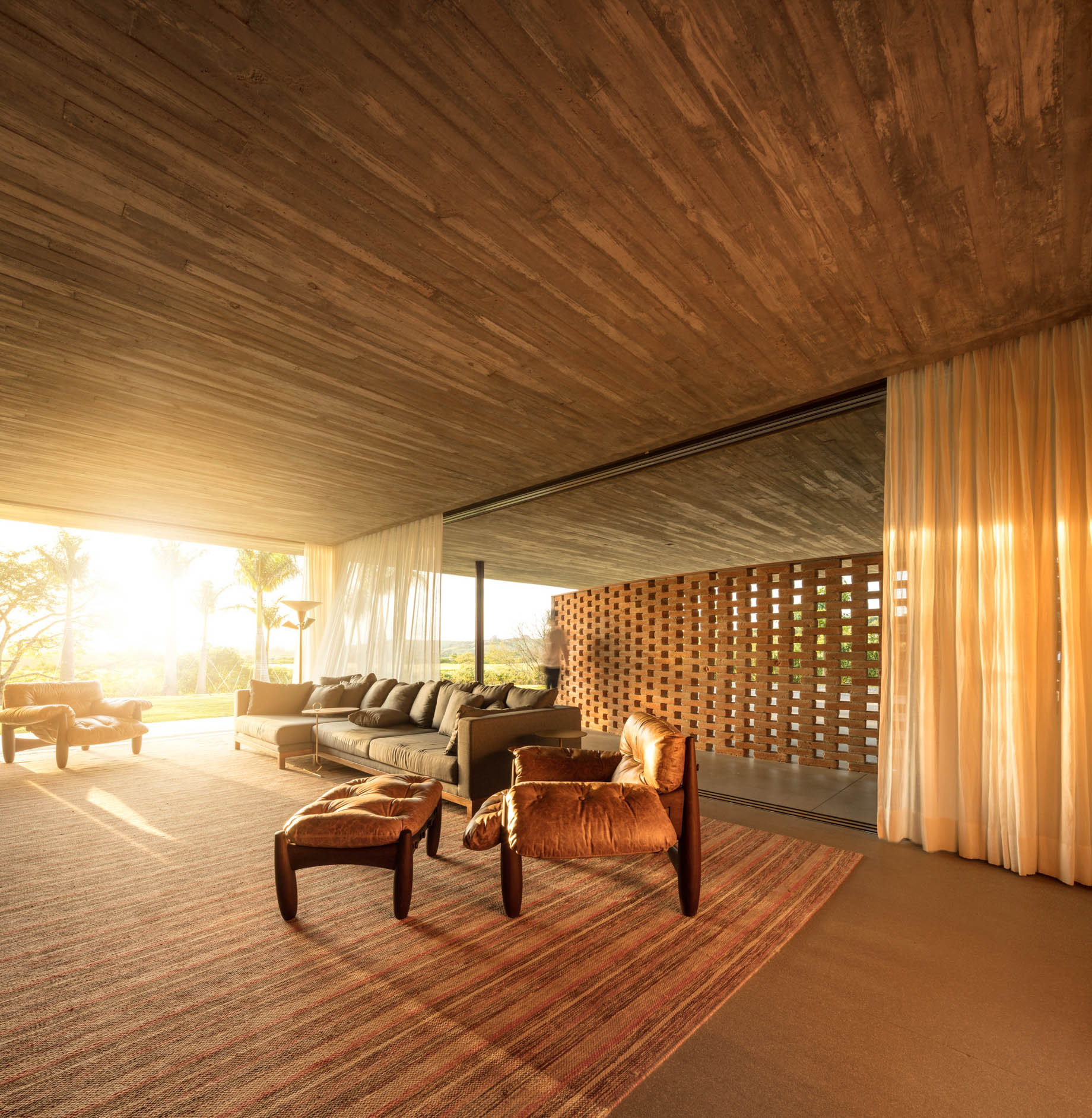 Planar Horizontal Grass Roof House – Porto Feliz, São Paulo, Brazil – 31
