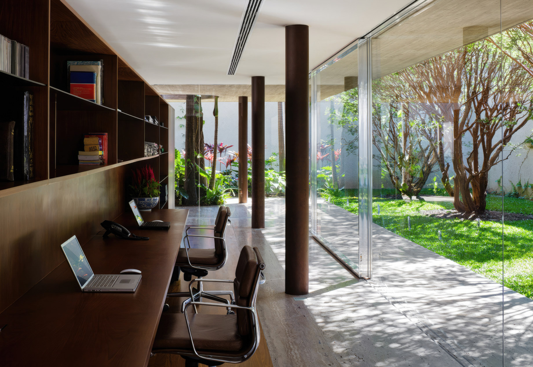 Casa Toblerone House – Sao Paulo, Brazil – 19