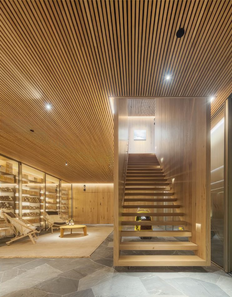 Flag House Glass Box Residence - Sunridge Dr, Whistler, BC, Canada - 49