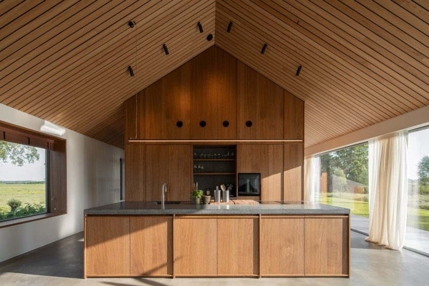 Meadow Modern Dike House - Maasland, Netherlands - 7