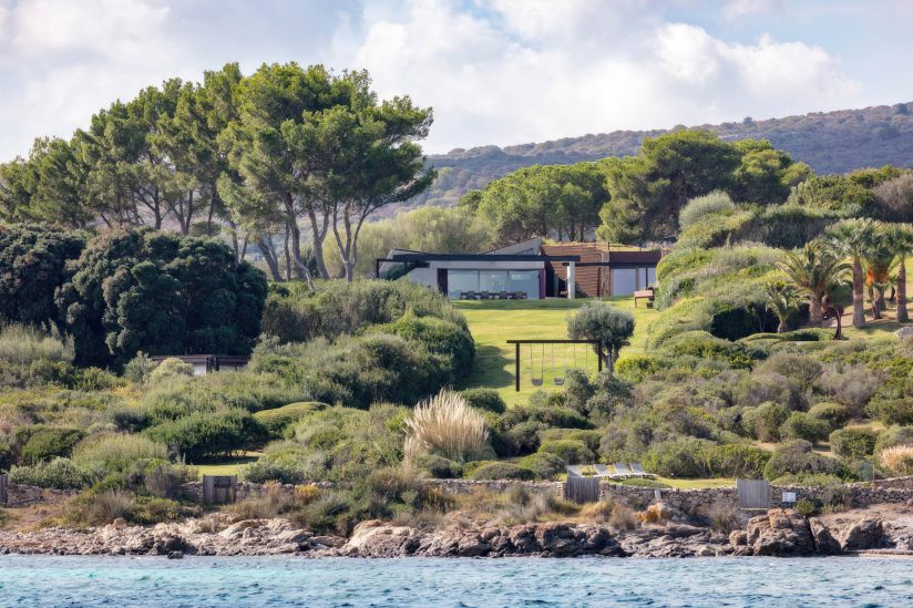 Three Brutalist Luxury Villas - Costa Smeralda, Portisco, Sardinia, Italy - 4