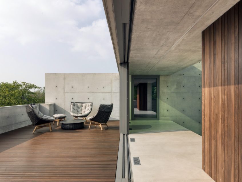 Villa 22 Aquarium-like Indoor Pool Residence - Meuse River, Netherlands - 17