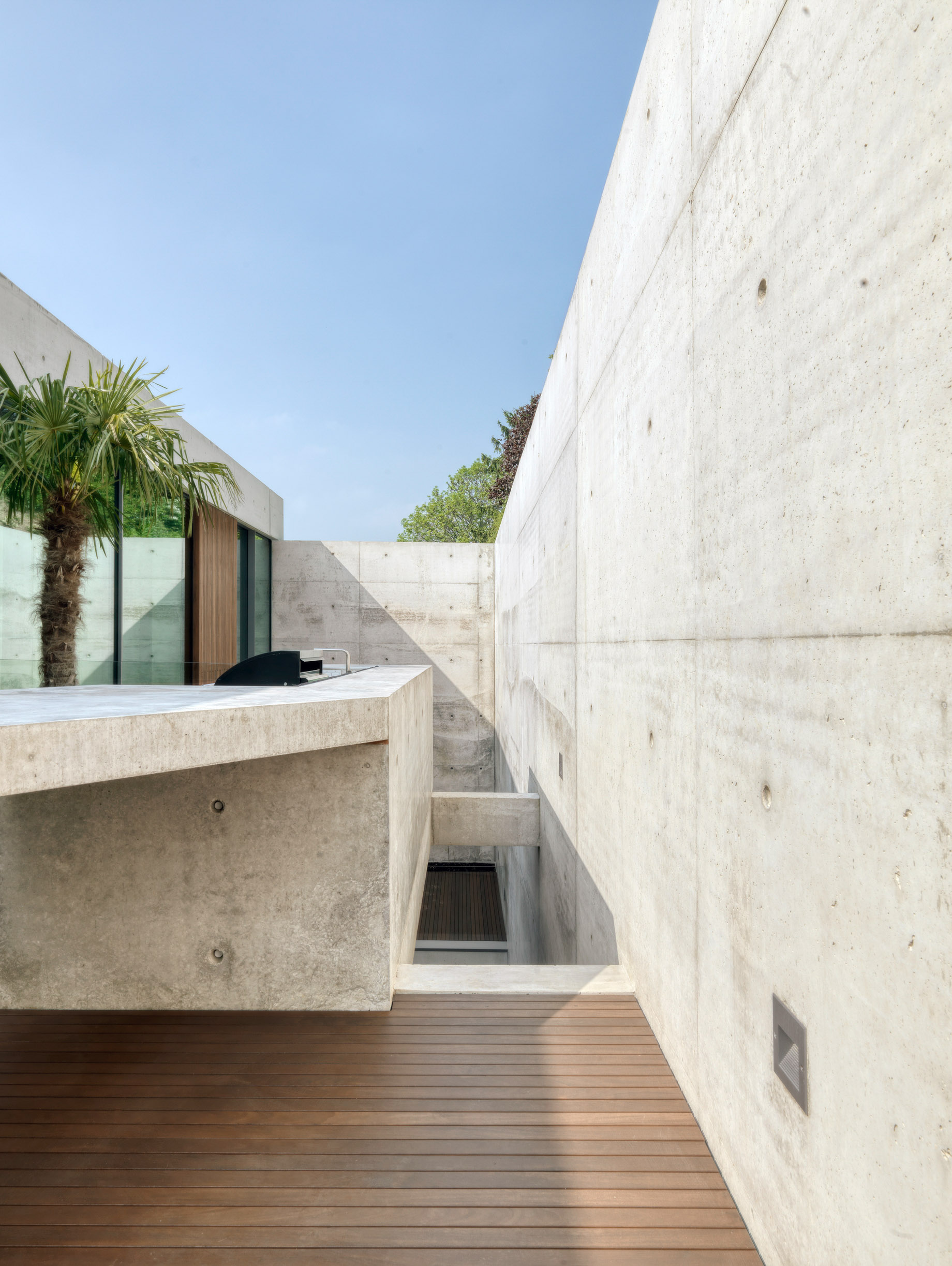 Villa 22 Aquarium-like Indoor Pool Residence – Meuse River, Netherlands – 23