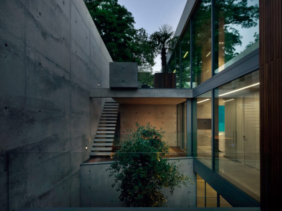 Villa 22 Aquarium-like Indoor Pool Residence - Meuse River, Netherlands - 35