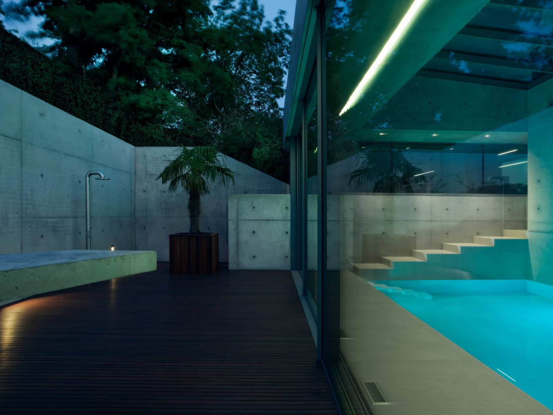 Villa 22 Aquarium-like Indoor Pool Residence – Meuse River, Netherlands – 36