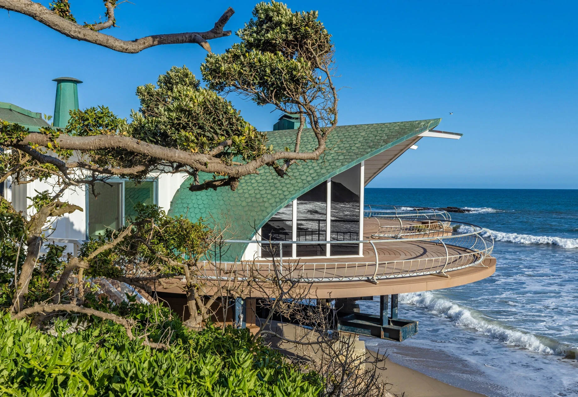 Wave House Malibu – 33602 Pacific Coast Hwy, Malibu, CA, USA – 7