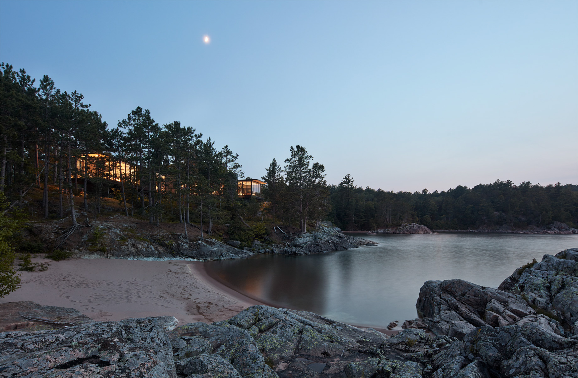 X House Ultra-Modern Lake Superior Retreat – Marquette, MI, USA – 21
