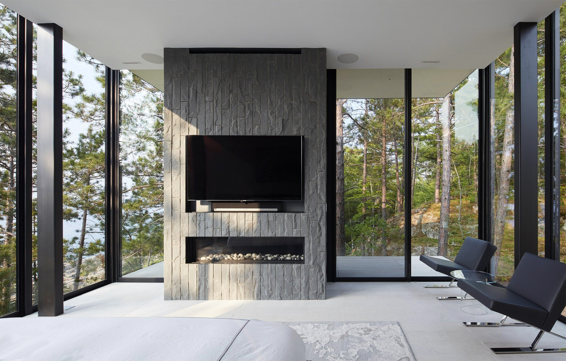 X House Ultra-Modern Lake Superior Retreat – Marquette, MI, USA – 7