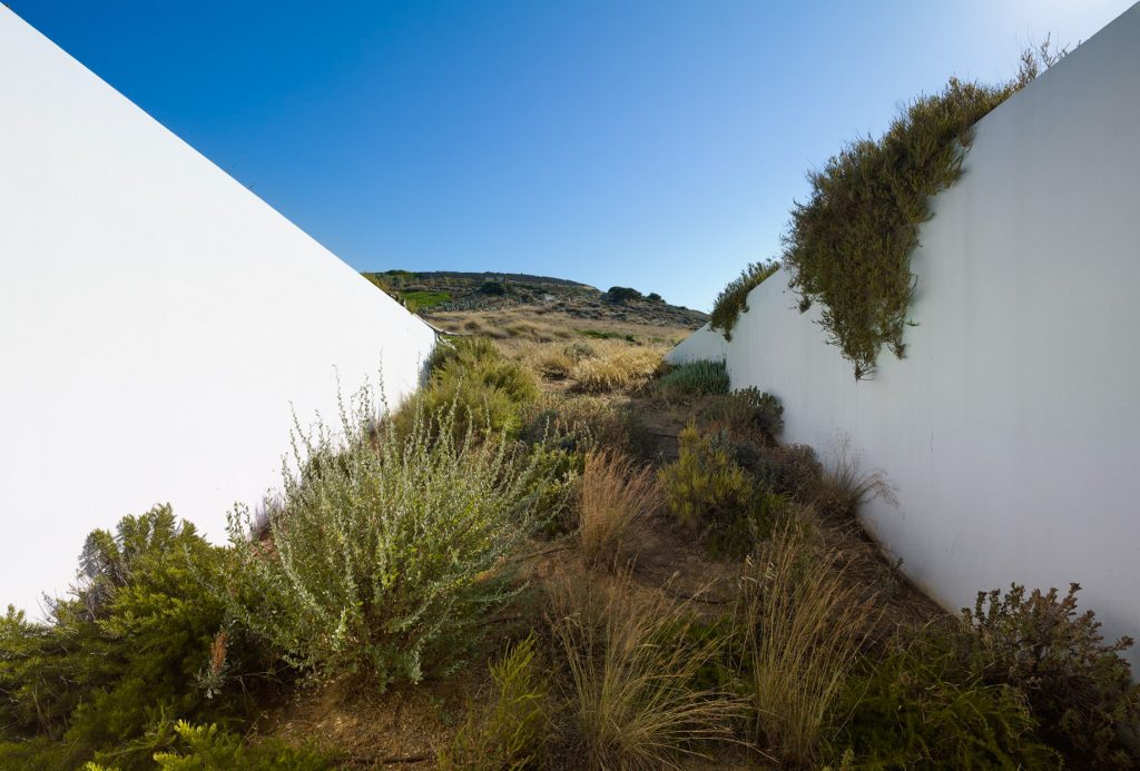 Aloni Vernacular Stone Wall House - Antiparos Island, Greece - 12