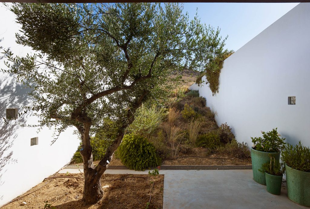 Aloni Vernacular Stone Wall House - Antiparos Island, Greece - 13