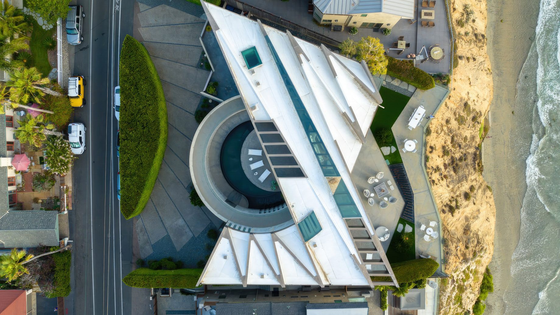 Crescent House Oceanfront Residence – Neptune Ave, Encinitas, CA, USA 🇺🇸