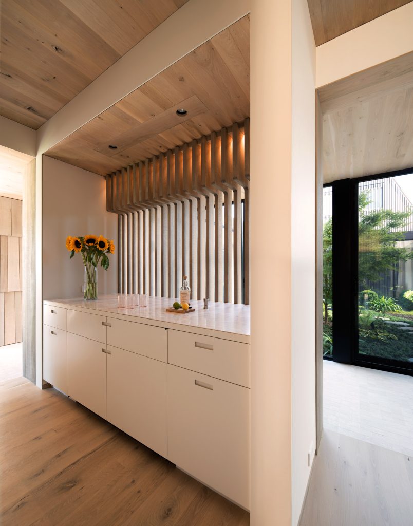 Georgica Cove Farmhouse Residence - La Forest Ln, East Hampton, NY, USA - 11