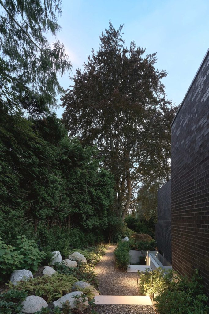Marine Drive Residence - Vancouver, BC, Canada - 22