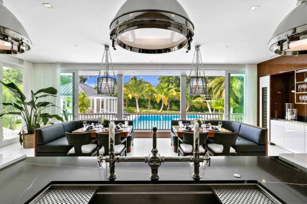 Greg Norman's Former Jupiter Island Estate - 382 S Beach Rd, Hobe Sound, FL, USA - 14