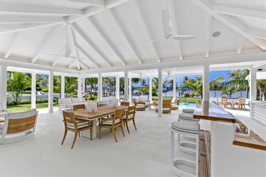 Greg Norman's Former Jupiter Island Estate - 382 S Beach Rd, Hobe Sound, FL, USA - 33