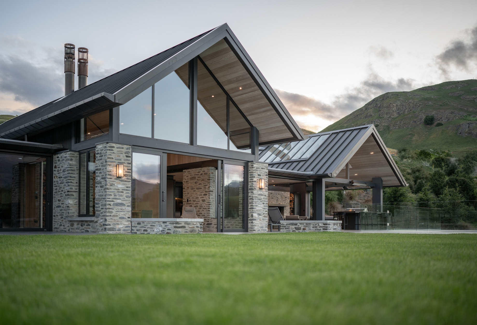 Threepwood Farm House Residence – Lake Hayes Estate, New Zealand – 3